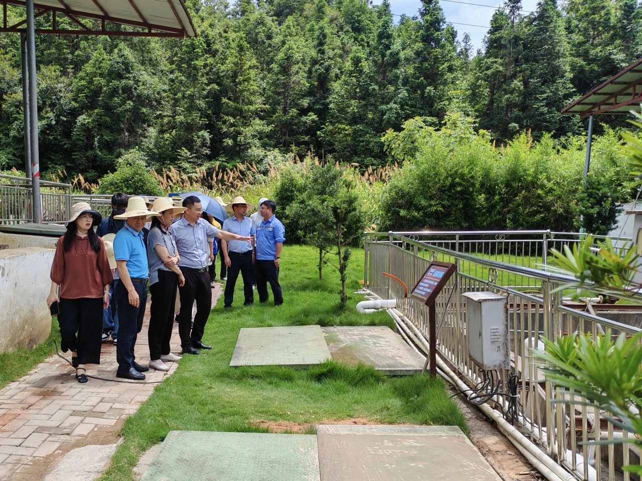 贛州市政協(xié)副主席藍文一行蒞臨挺進環(huán)保龍南、定南稀土尾水處理站考察調(diào)研